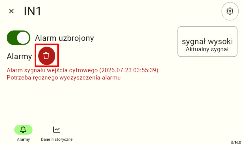 Widok wejścia IN1. Widać przełącznik uzbrajający/rozbrajający alarm, statys sygnału, informację o alarmach. Obok informacji o alarmach widnieje czerwona ikona kosza na śmieci. Do dezaktywacji alarmu użytkownik musi w nią kliknąć. Na dole widać ikony zakładek alarmy i dane historyczne.