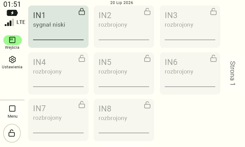 Widok pulpitu po pomyślnym uzbrojeniu wejścia IN1. Kafel tego wejścia jest teraz aktywny - wyświetla ikonę otwartej kłódki, a zamiast napisu "rozbrojony" pokazuje na bieżąco stan fizyczny wejścia (np. "sygnał niski"). Szary pasek na dole kafla oznacza, że obwód jest monitorowany, ale nie jest w stanie alarmu.