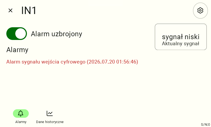 Ekran szczegółów uzbrojonego wejścia cyfrowego "IN1". Pod aktywnym, zielonym przełącznikiem widoczny jest czerwony komunikat "Alarm sygnału wejścia cyfrowego" wraz z dokładną datą i godziną wystąpienia zdarzenia, informujący o aktualnie trwającym alarmie. Po prawej stronie widać ramkę odczytu, wskazującą bieżący stan fizyczny wejścia ("sygnał niski").